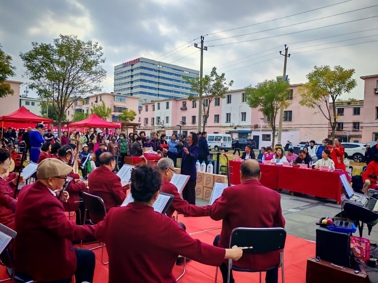 九九重陽暖鄰里 | 人大代表王宏偉助力巴彥社區(qū)惠民大集，以責任繪就幸福圖景